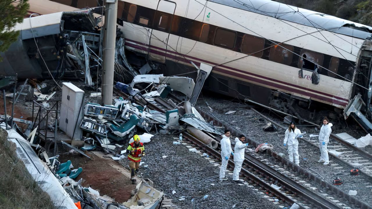 İspanya'da yüksek hızlı tren faciası: 39 can kaybı