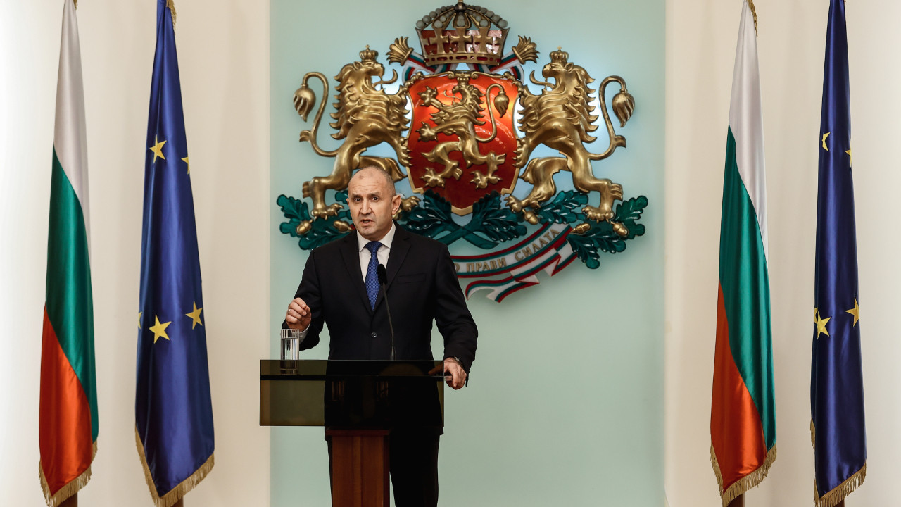 Yaklaşan seçimler öncesi şok karar! Cumhurbaşkanı görevinden istifa etti!