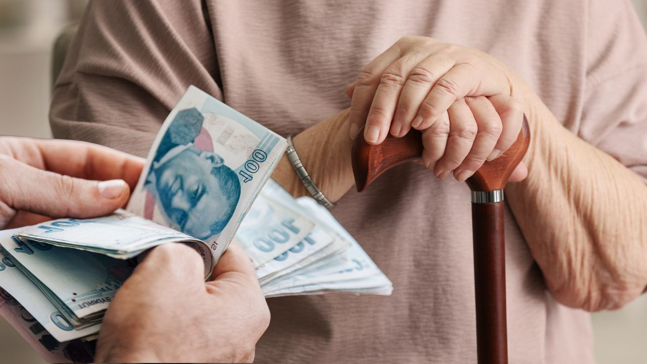 Bakan Vedat Işıkhan açıkladı! Yüz binlerce emekliyi ilgilendiriyor hesaplara yatırılacak