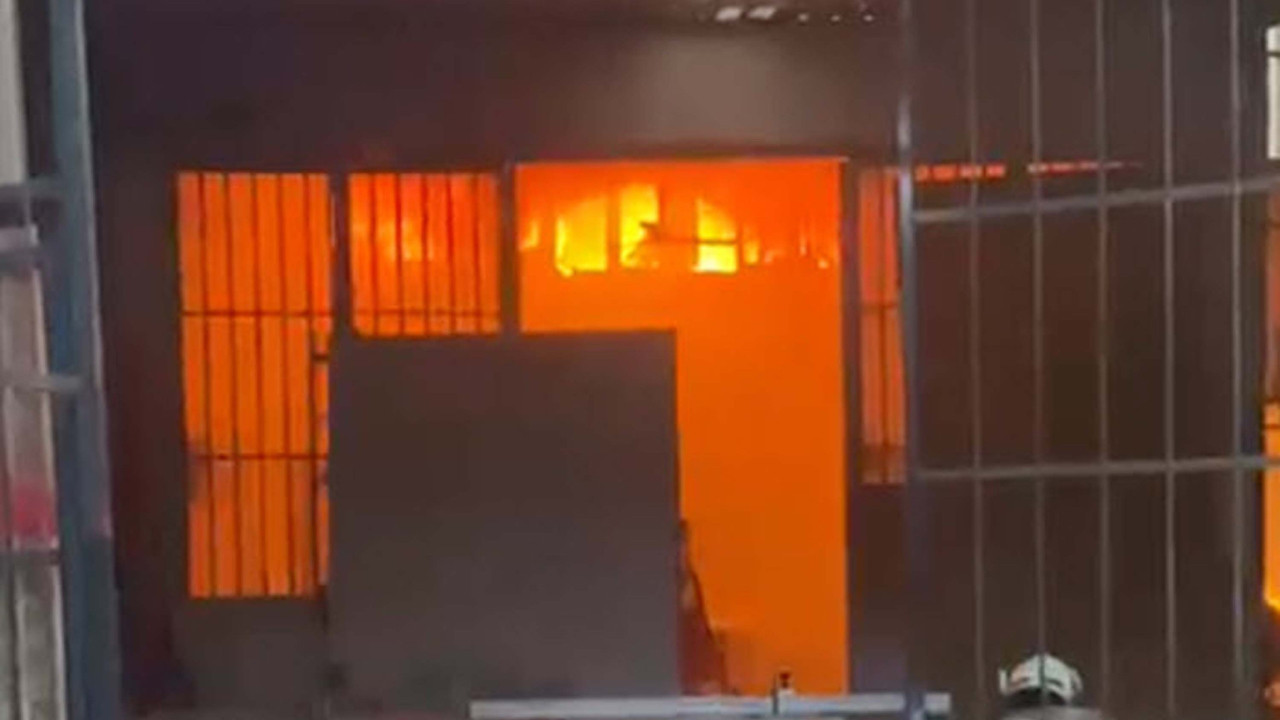 Manisa’da marangoz atölyesinde yangın çıktı