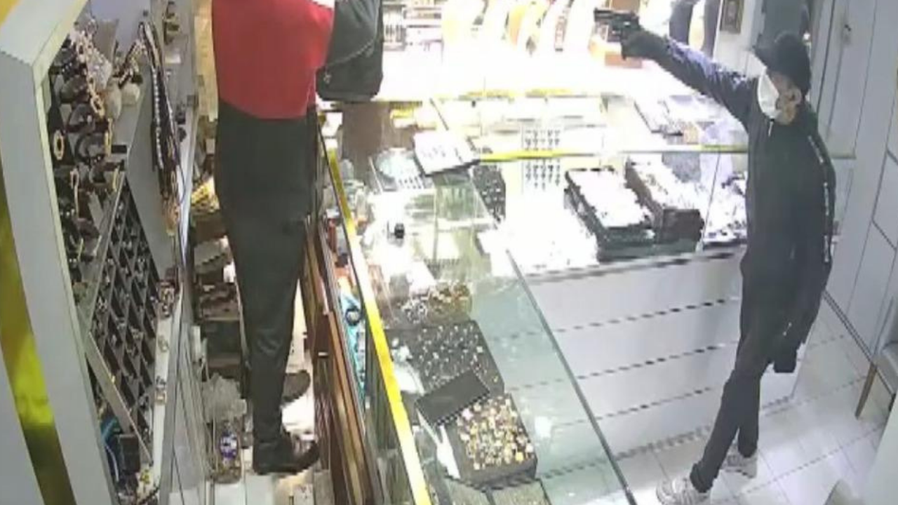 Silahla kuyumcuyu soydu! Metrobüse binip evinin yolunu tuttu