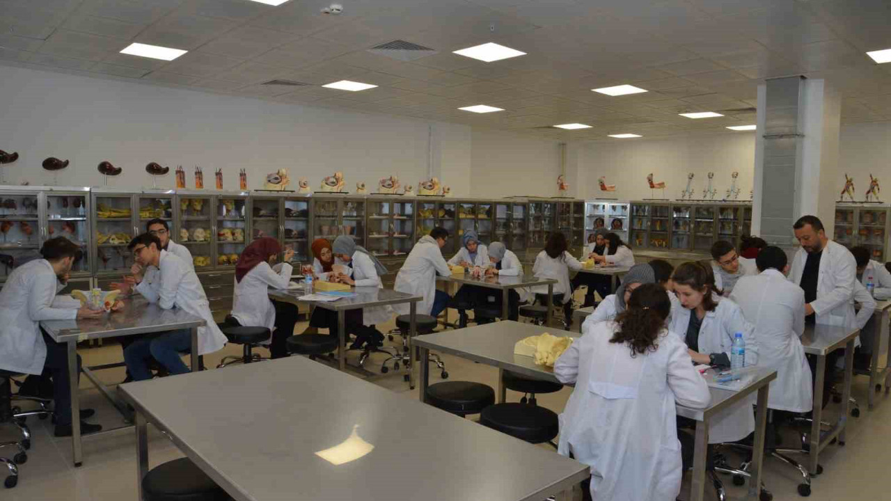 Türkiye'nin en iyi tıp fakülteleri belli oldu! 2026 sıralamasında 20 üniversite listede