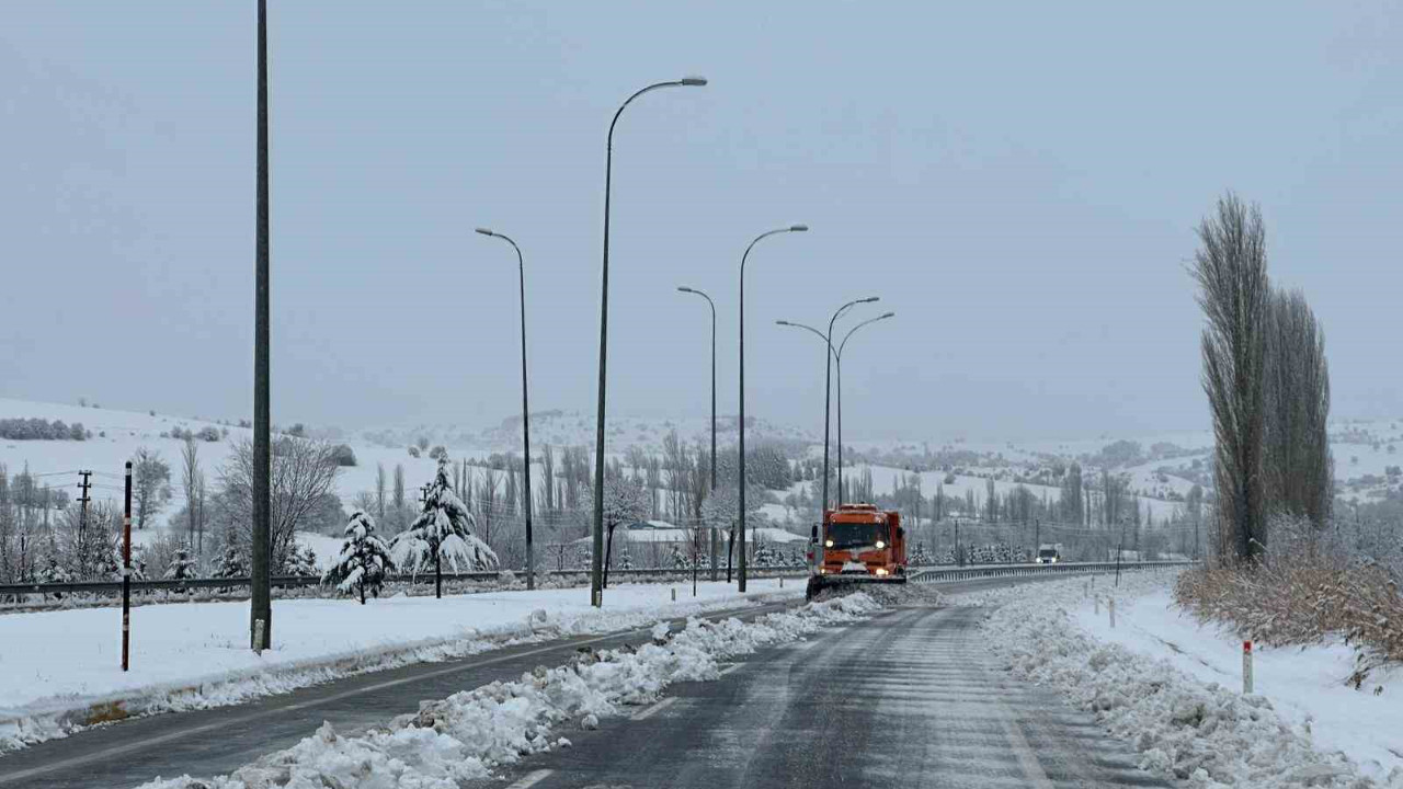 Uşak-Ankara karayolu 3 saat trafiğe kapandı