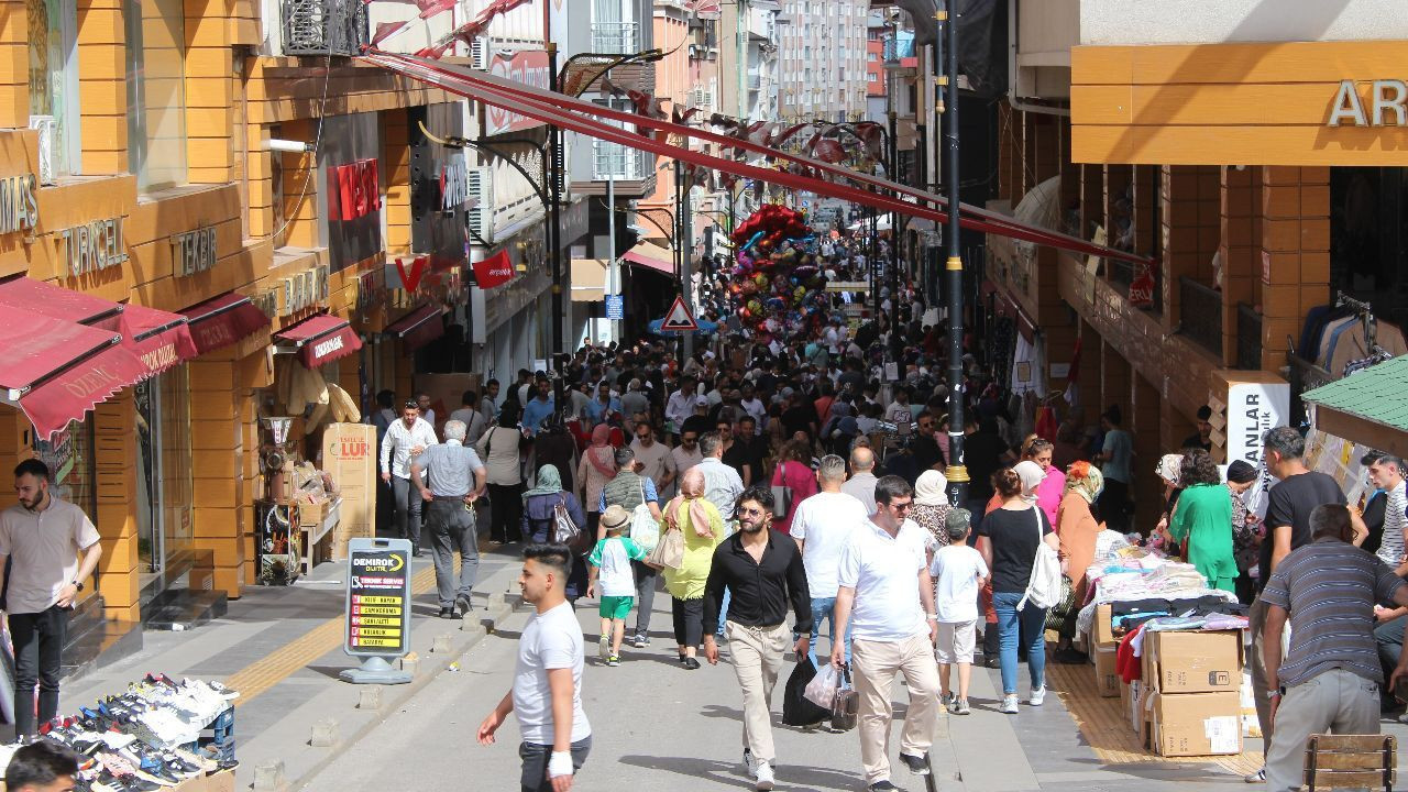 Yerli turistler geçen yılın üçüncü çeyreğinde 276 milyar lira harcama yaptı