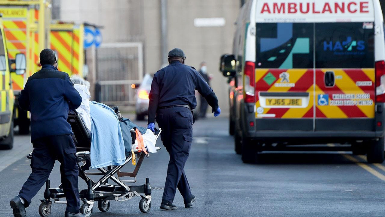 Acillerde kuyruk, yoğun bakımda bekleyiş! Grip dalgası Avrupa’da hastaneleri doldurdu