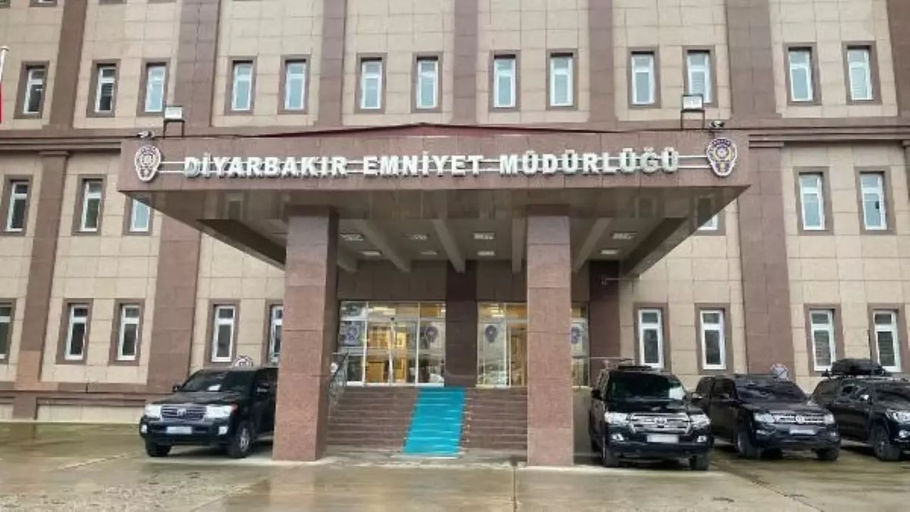 Diyarbakır Emniyet Müdürlüğü'ne el yapımı bombayla saldırı