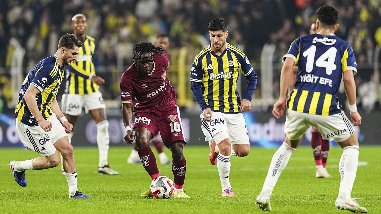 Fenerbahçe, şampiyonluk yolunda yara aldı