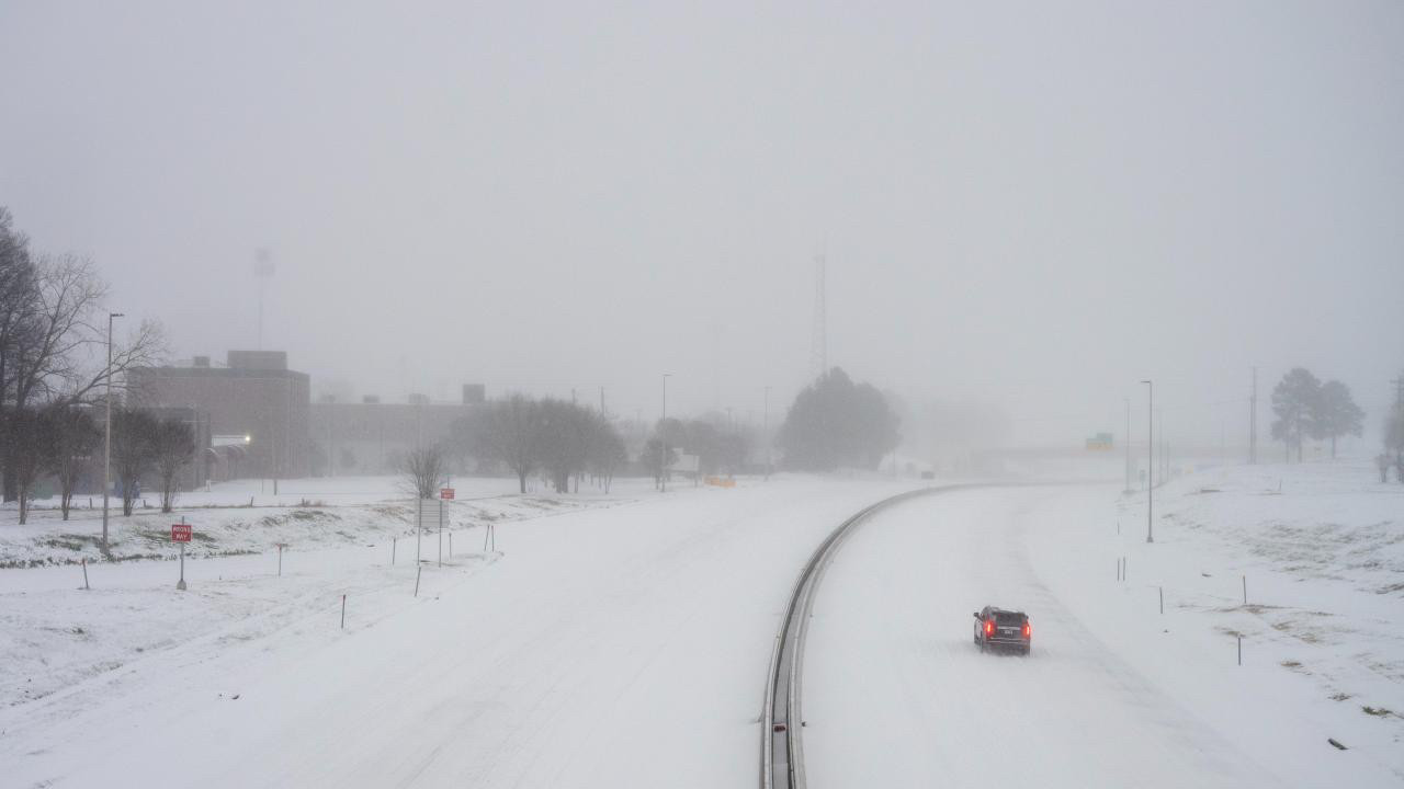 New York’ta 3 kişi soğuktan öldü! 500 bin evde elektrikler kesildi