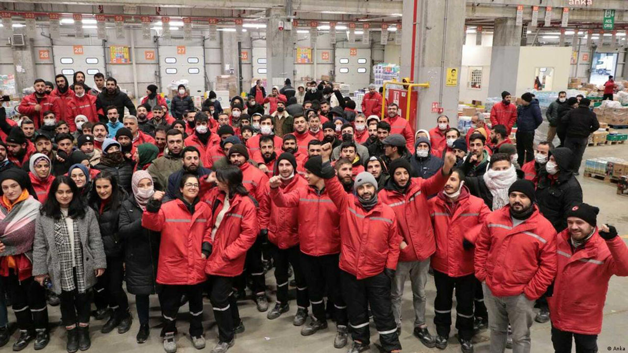 Migros depolarında direniş devam ediyor