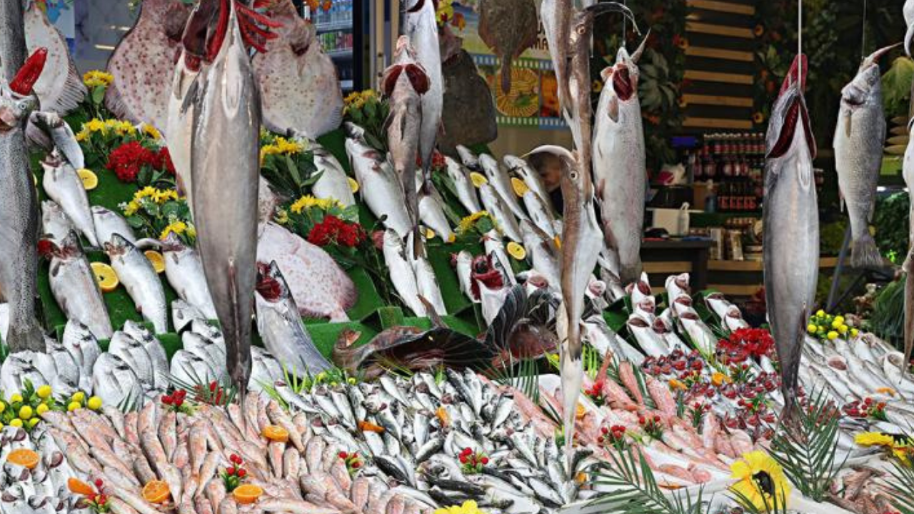 Fırtına dindi, tezgahlar balıkla doldu