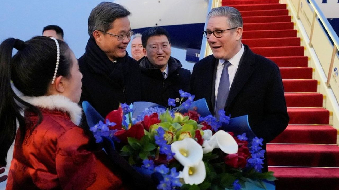 İngiltere Başbakanı Trump'ı kızdırmadan Çin ile anlaşmak üzere Pekin'de