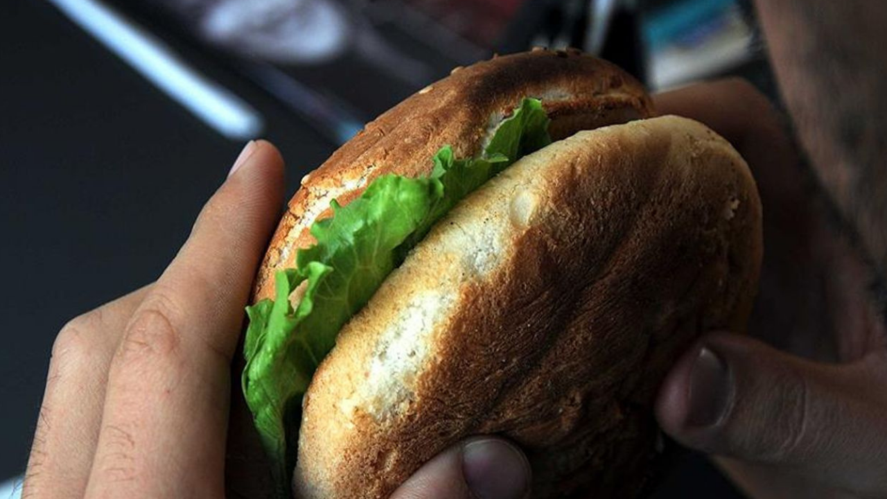Sosyal medyada gündem olan hamburger vakası! Bakanlık harekete geçti