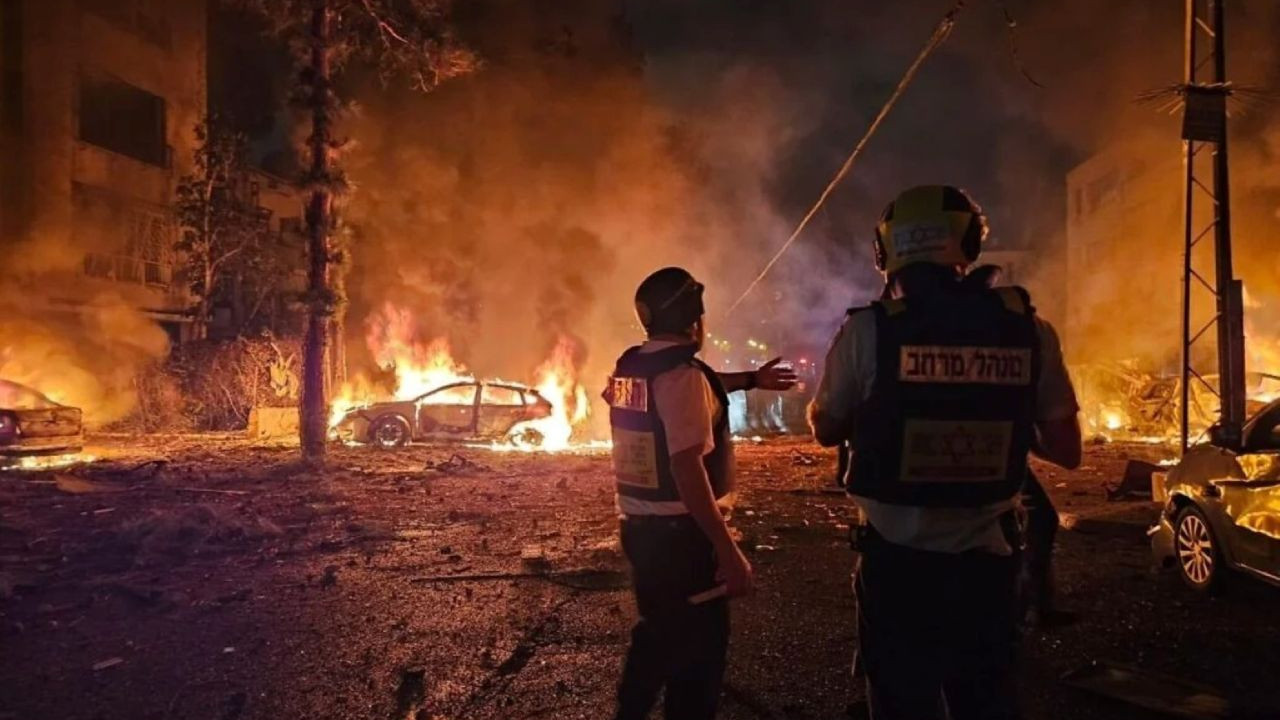 Müzakereler çöktü: 'Doğrudan Tel Aviv'in kalbini hedef alacağız'... Abluka mı savaş mı? Trump ve İran'ın seçenekleri