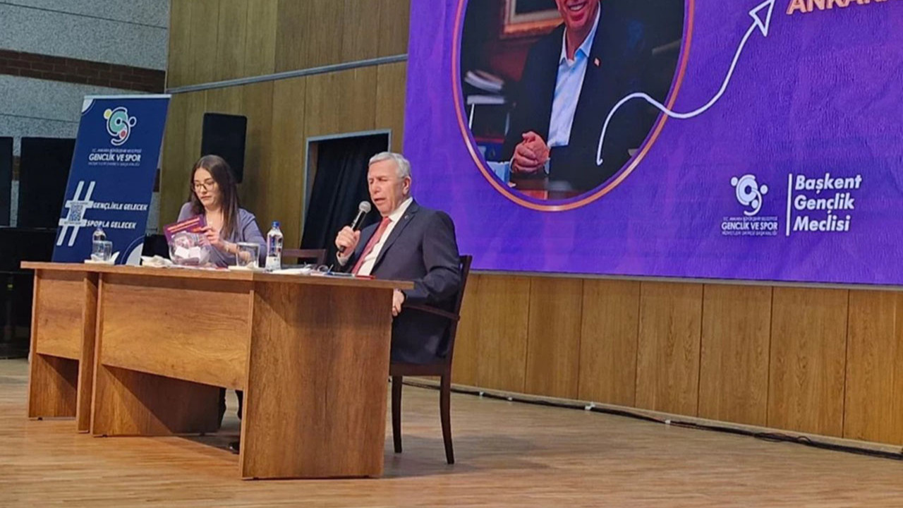 Salonun yarısı elini kaldırdı