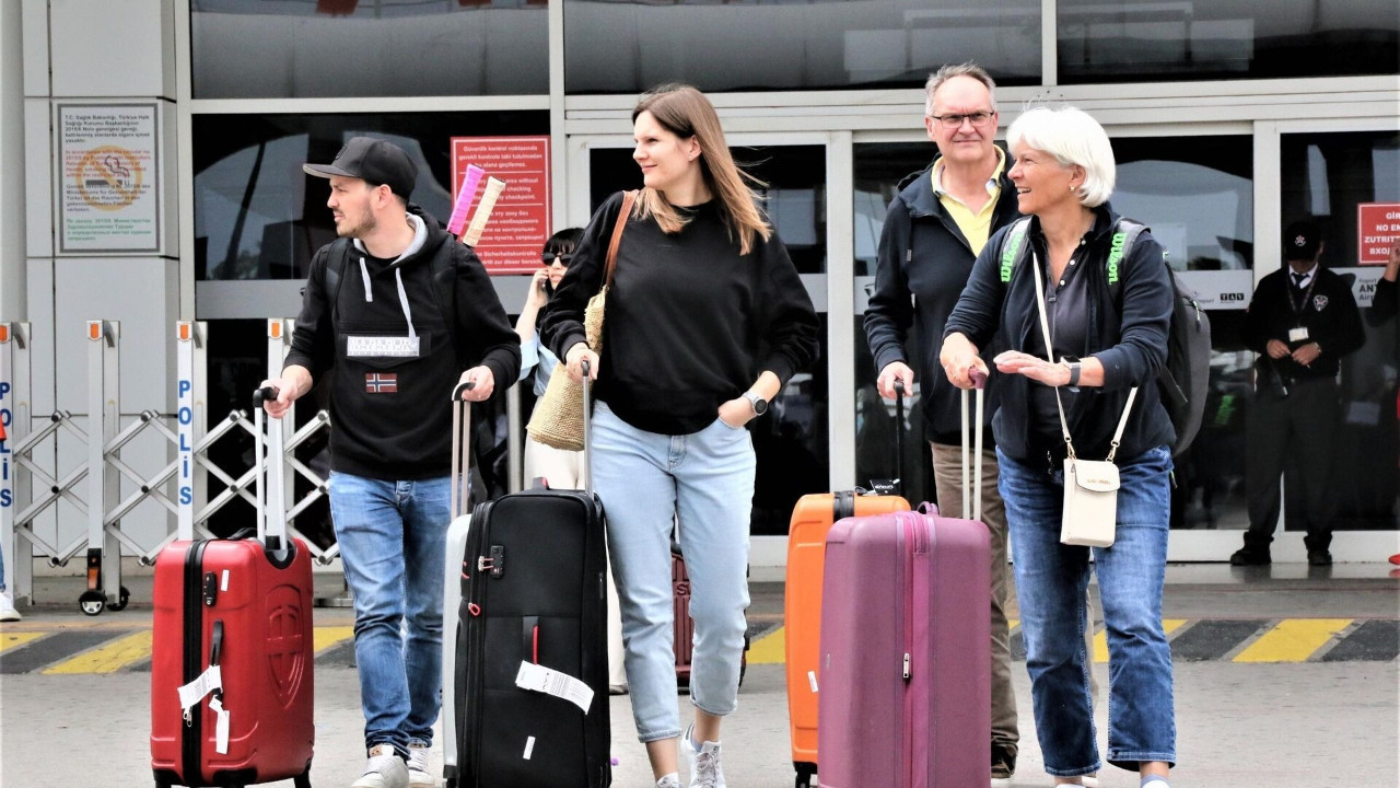 2025’te turizm geliri 65 milyar dolar oldu