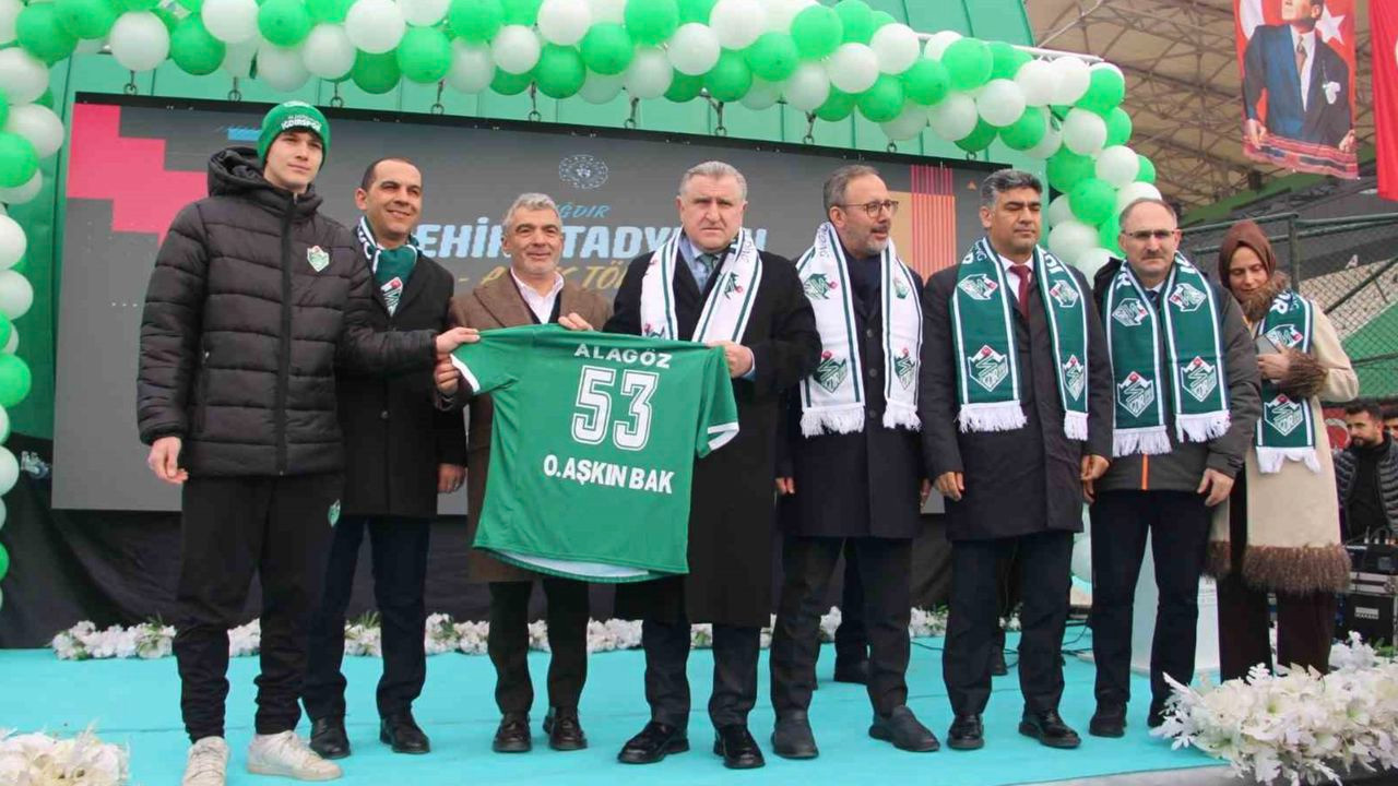 Iğdır'a yeni stadyum! Açılışı yapıldı