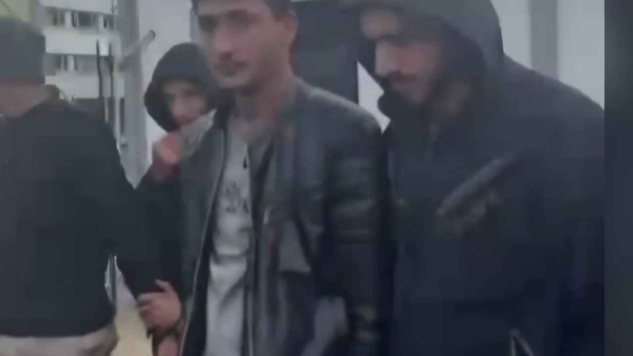 Sakarya'da otomobilden kaçak göçmenler çıktı