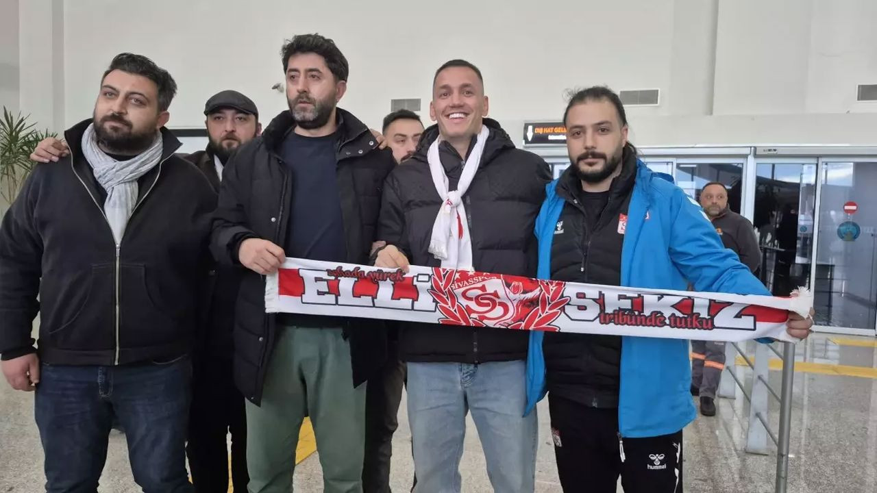 Sivasspor'da Rey Manaj coşkusu