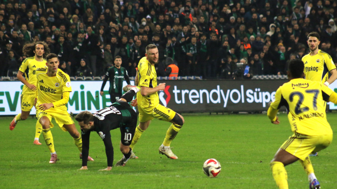 Fenerbahçe zirve yarışından kopmadı! Kocaeli deplasmanından galibiyetle döndü