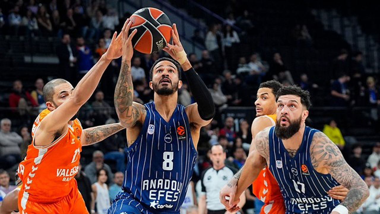 Anadolu Efes, Eurolig'de 9 maç sonra kazandı