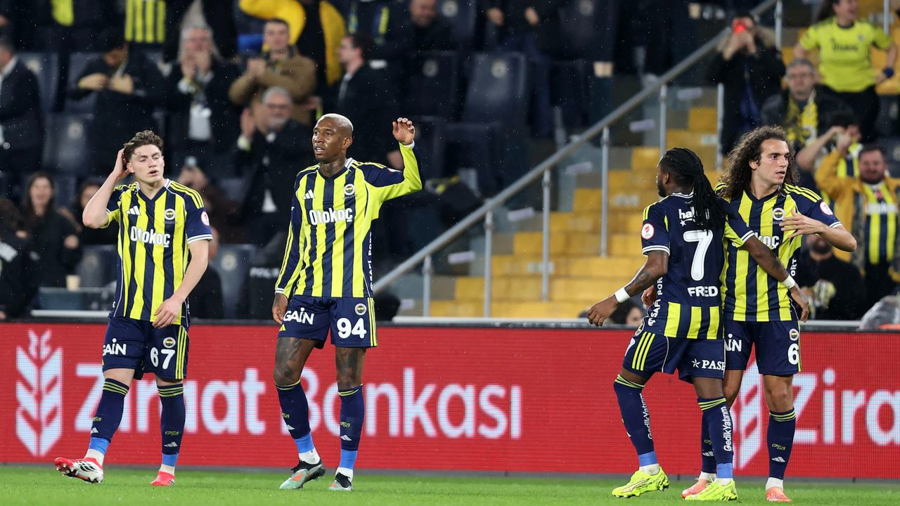 Fenerbahçe, Erzurumspor karşısında 3 puanı 3 golle aldı