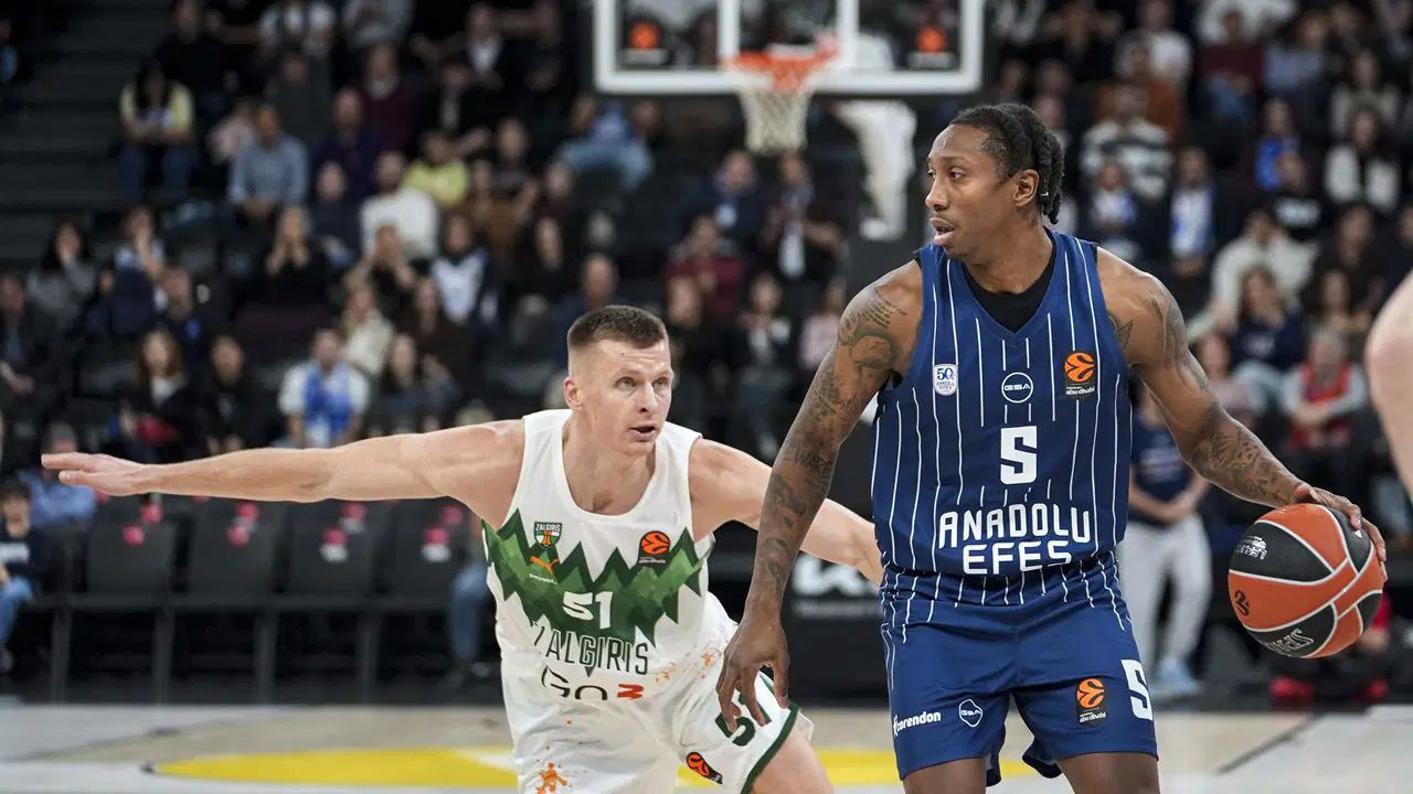 Anadolu Efes, Zalgiris Kaunas'ı mağlup etti