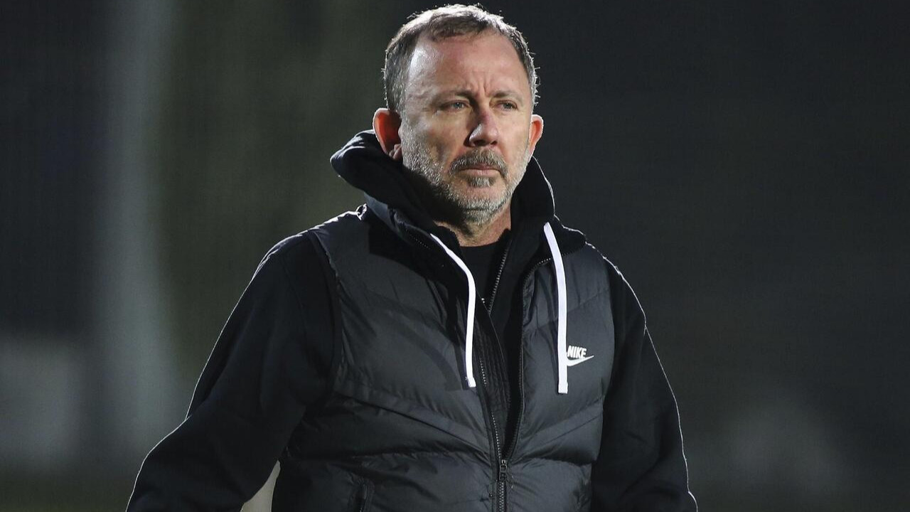 Sergen Yalçın o soruya sinirlendi: 'Kime ne faydası var?'