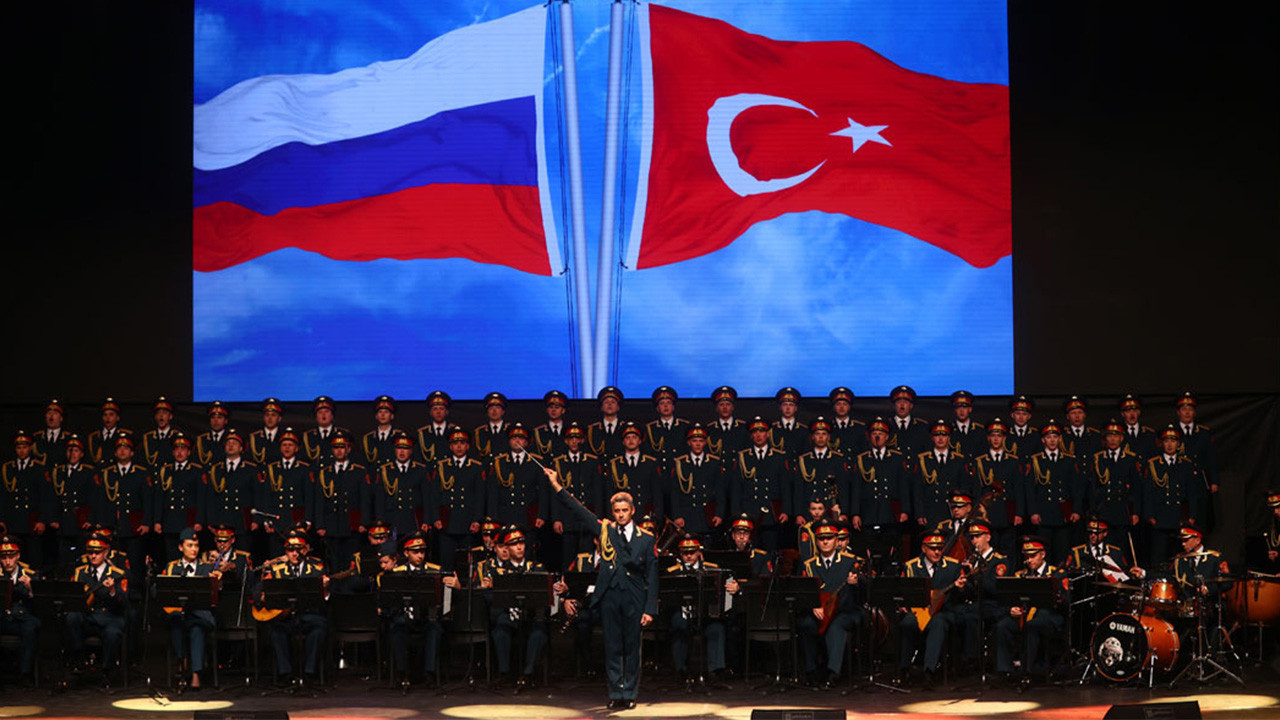 Karar’dan Türk-Rus dostluğuna dinamit! Kızıl Ordu Korosu konserlerini hedef aldılar