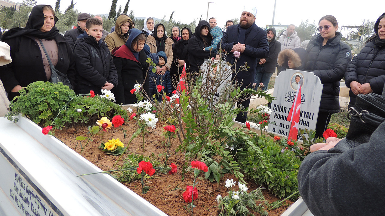 Mezarlıklarda kaybettiklerini andılar