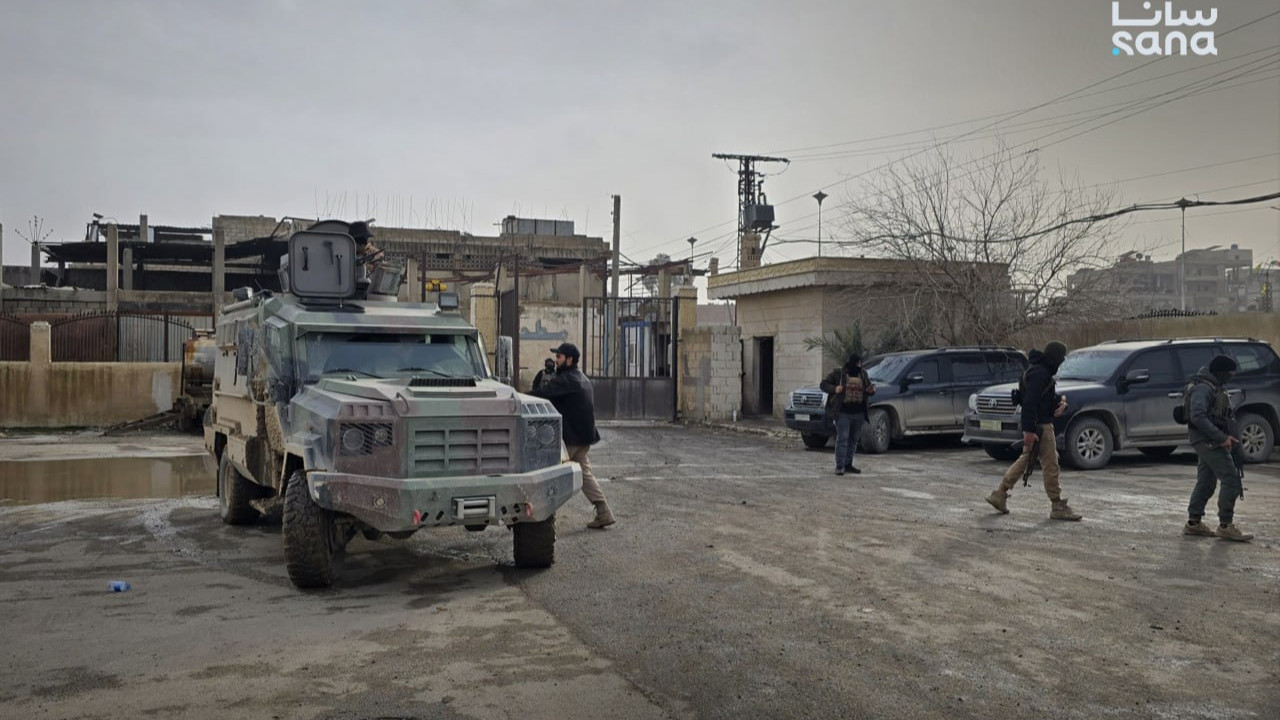 PKK/SDG ağır silahları Haseke’den çekiyor! Suriye Ordusu zırhlılarla girdi