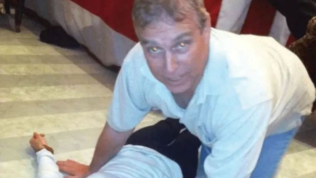 İngiltere Kralı Charles'tan Epstein açıklaması: Kardeşi Andrew pedofili, gizli bilgi sızdırma ve işkence suçlamaları altında