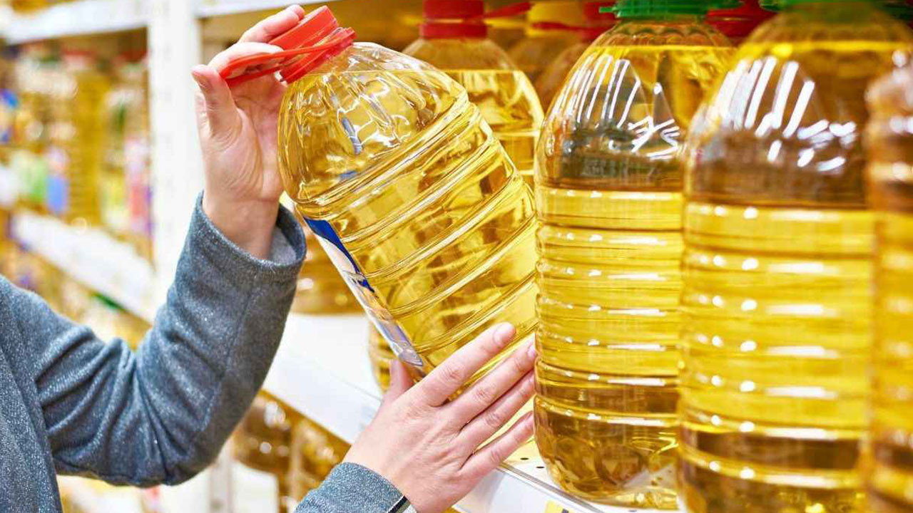 Neredeyse her markette var! Türkiye’nin ünlü ayçiçek yağı markası satıldı