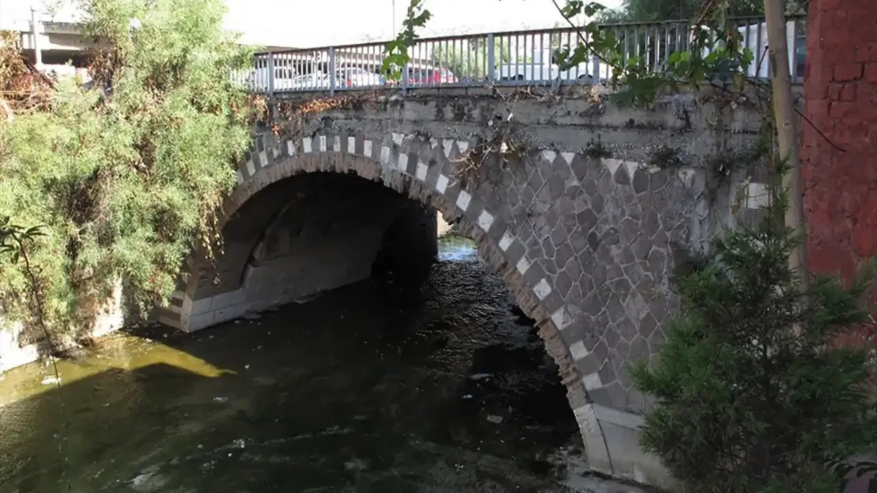 Dünyanın en eski köprüsü! İzmir'de bulunuyor