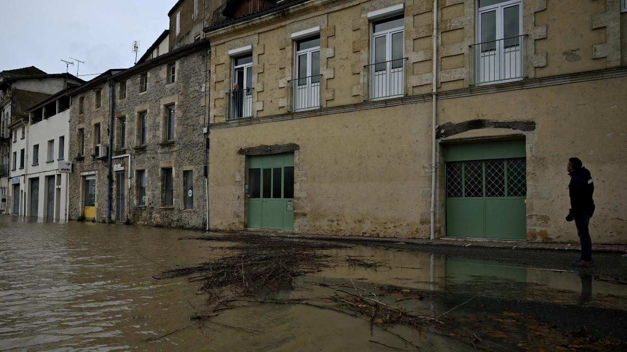 İspanya ve Portekiz’da kırmızı alarm! Uçuşlar iptal edildi, eğitime ara verildi