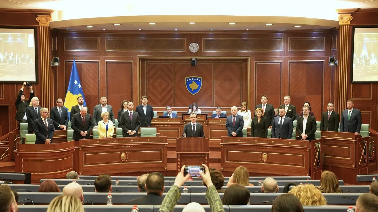 Kosova'da yeni hükümet: Güvenoyunu aldılar