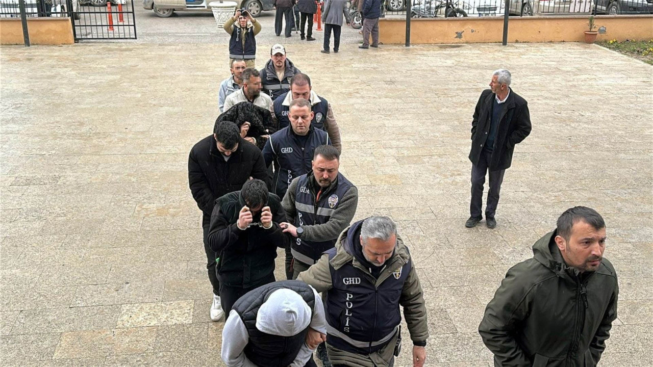 Suç örgütü üyesi sınırı böyle geçmiş: Diplomatik araçla firara 6 gözaltı!