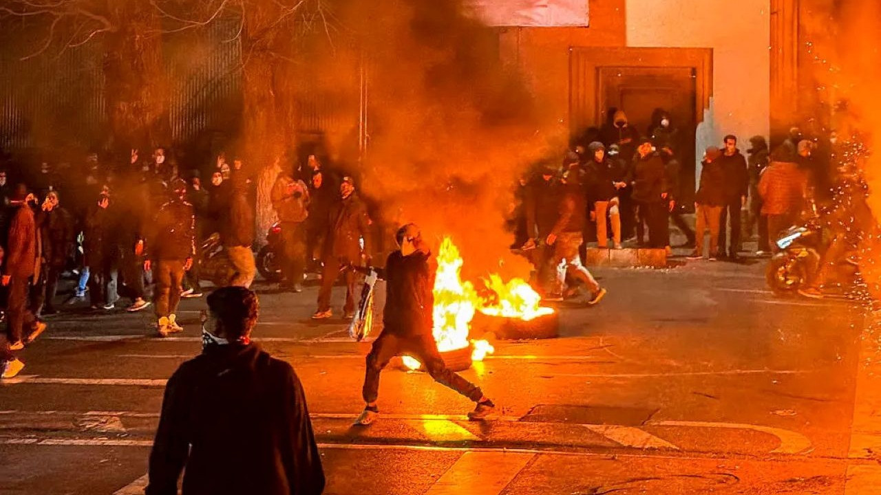 ABD binlerce Starlink terminalini gizlece İran'a sokmuş: Kalkışma planında tüm parçalar yerine oturdu