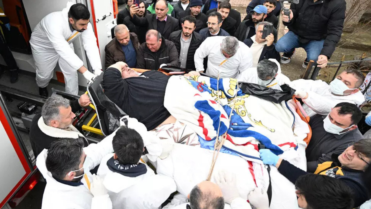 Kapılar kırıldı, özel ekiple evden alındı! Kayseri’de o hasta için seferber olundu