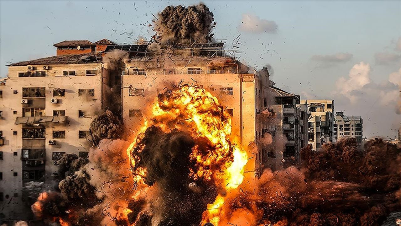 İsrail, ateşkese rağmen Gazze'yi yine bombaladı