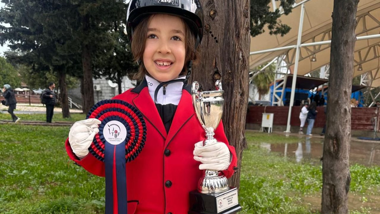Boyundan Büyük Engelleri Aştı: 7 Yaşındaki Yasmin, Pistlerin Yeni Şampiyonu!