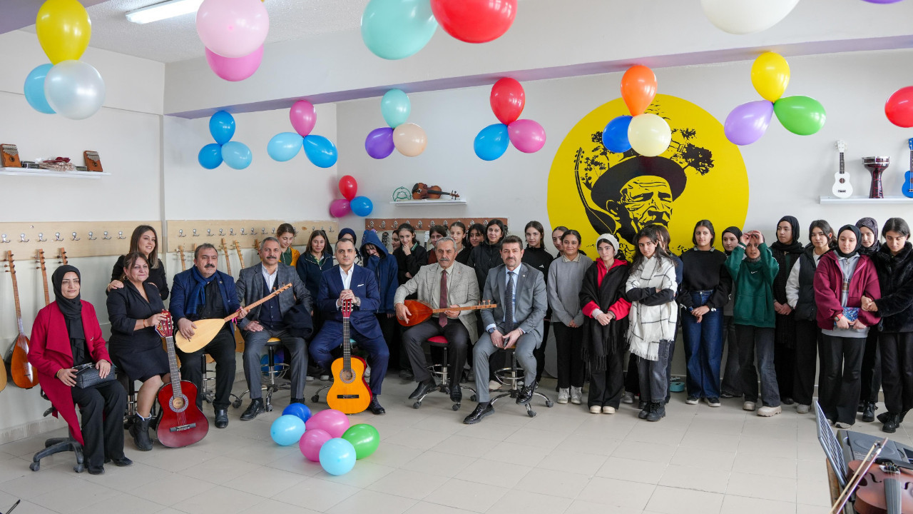 Neşe Bakay Anadolu’da sanat seferberliği başlattı! Çocuklar türkülerle çiçek açıyor