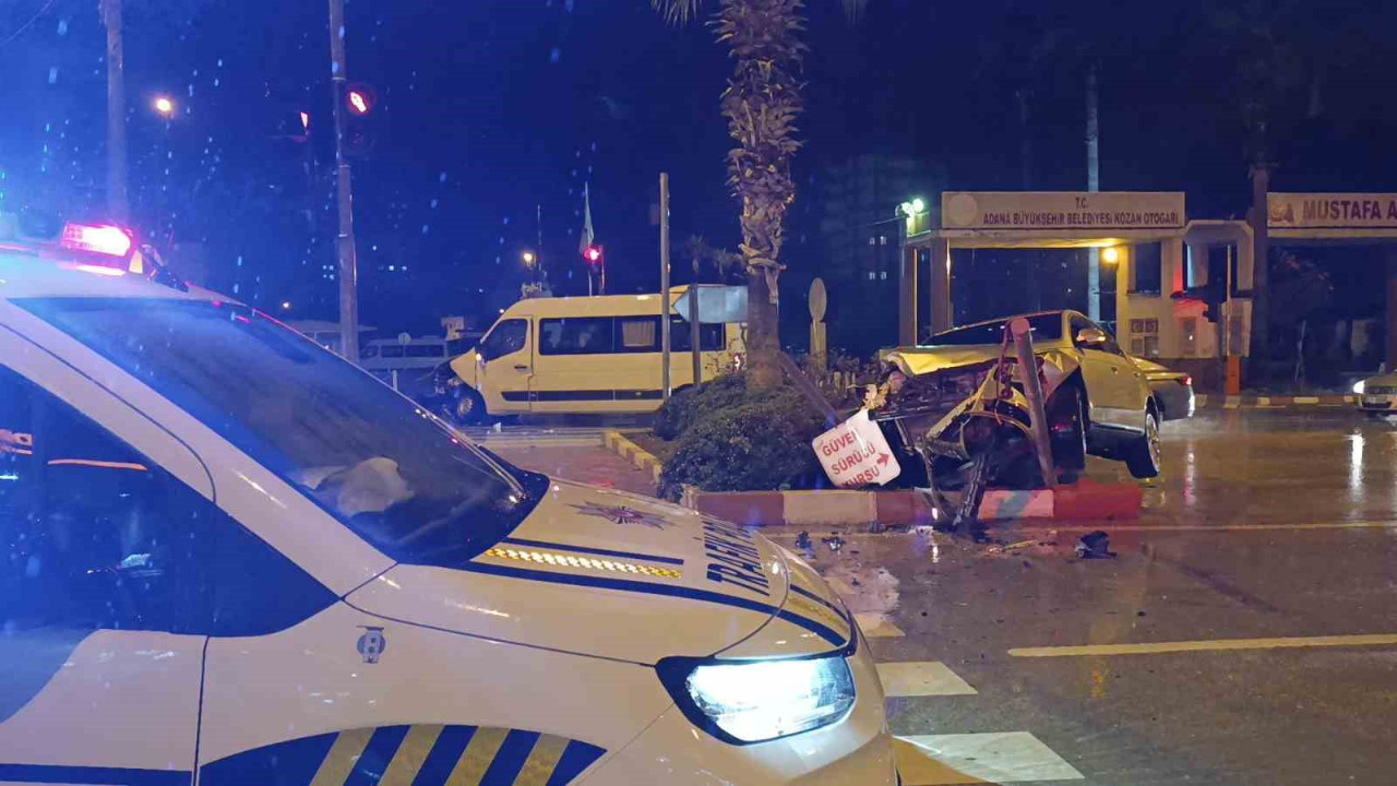 Adana’da kaza oldu! 4 kişi yaralandı