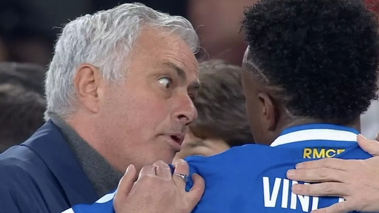 Şampiyonlar Ligi'nde geceye damga vuran olay! O sözleri duyunca sahayı terk etti