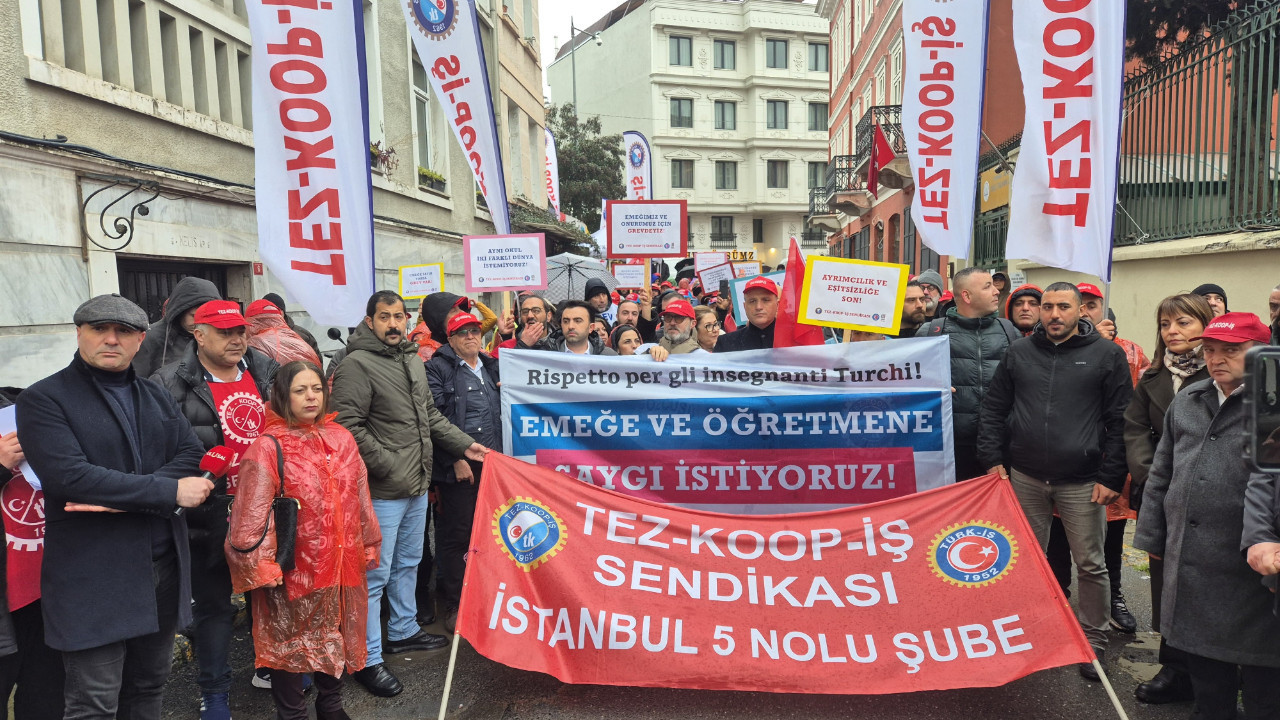 Türk öğretmenlerden İtalya Başkonsolosluğunda protesto