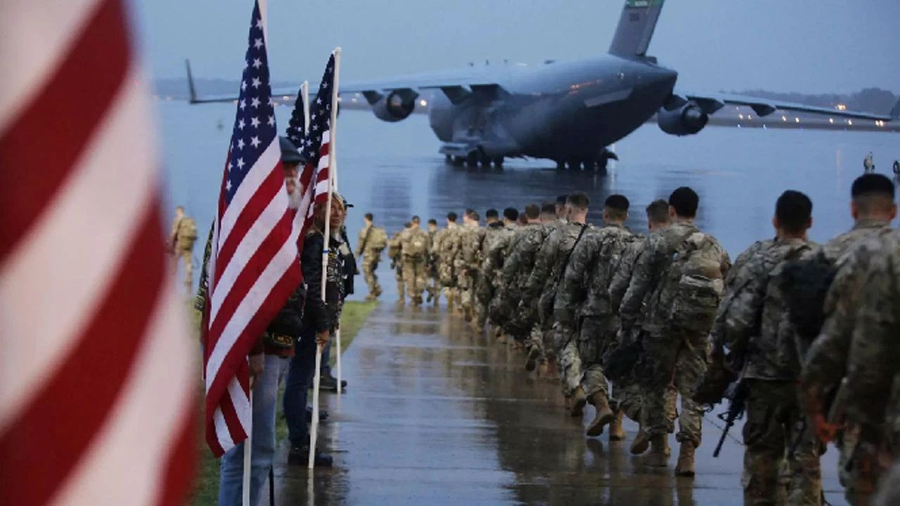 ABD medyasından savaş çığlıkları yükseliyor: İran'dan misilleme korkusu Batı Asya'daki üslerden asker çektiriyor... USS Ford Cebelitarık'a vardı