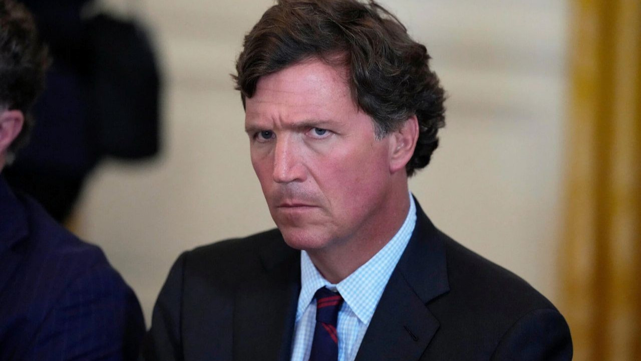 Tel Aviv'e yönelttiği sert eleştirilerle tanınan ABD'li gazeteci Carlson İsrail'de alıkonuldu