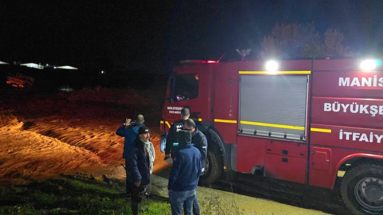İstanbul-İzmir Otoyolu’nda toprak kayması! Yol ulaşıma kapatıldı