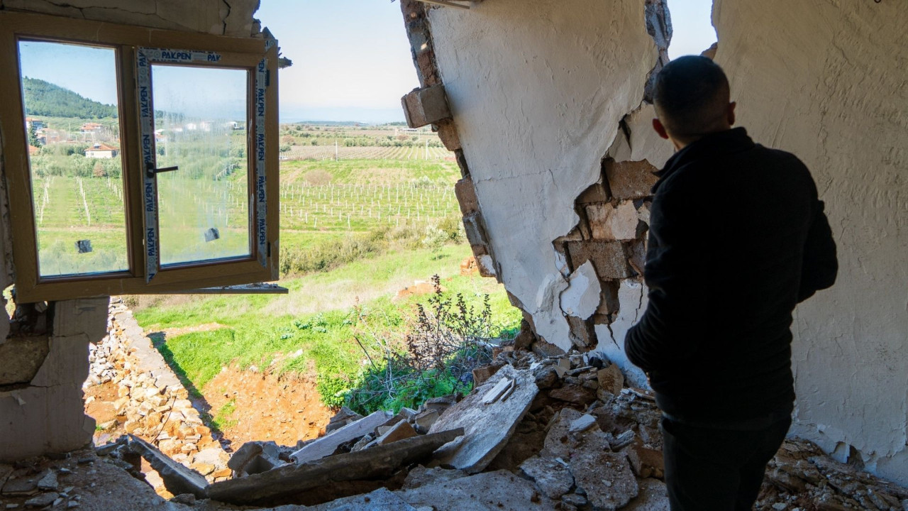 Manisa’da heyelan felaketi: 7’si kullanılamaz hale gelen 11 konutta ağır hasar
