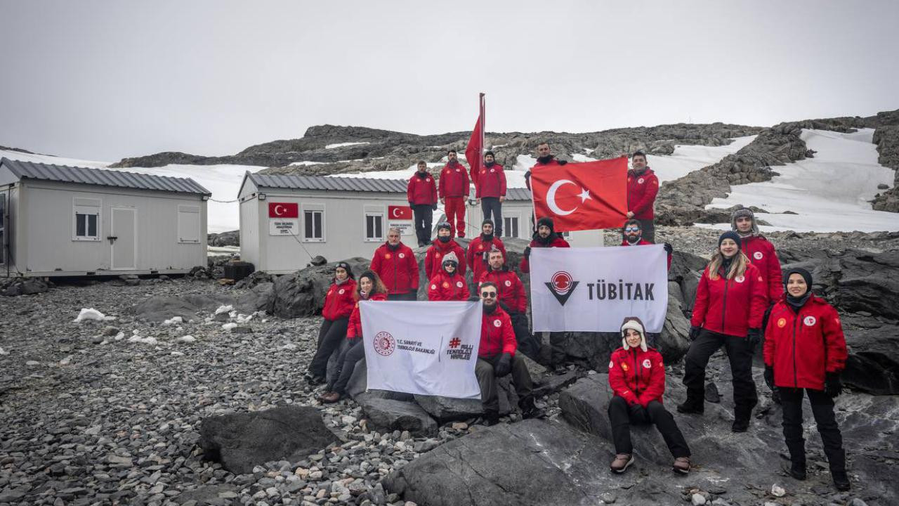 Milyonlarca yıllık gizemin peşindeler: Türk bilim insanları Antarktika'da