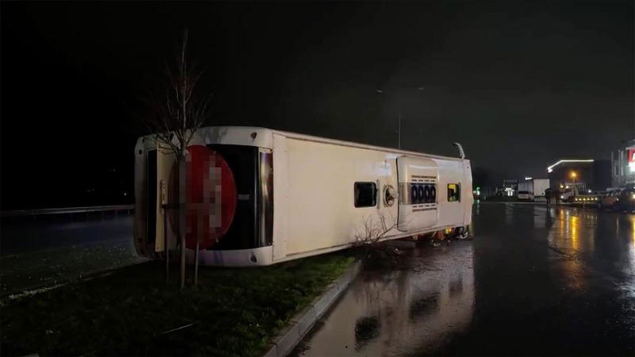 Samsun'da yolcu otobüsü devrildi: Yaralılar var